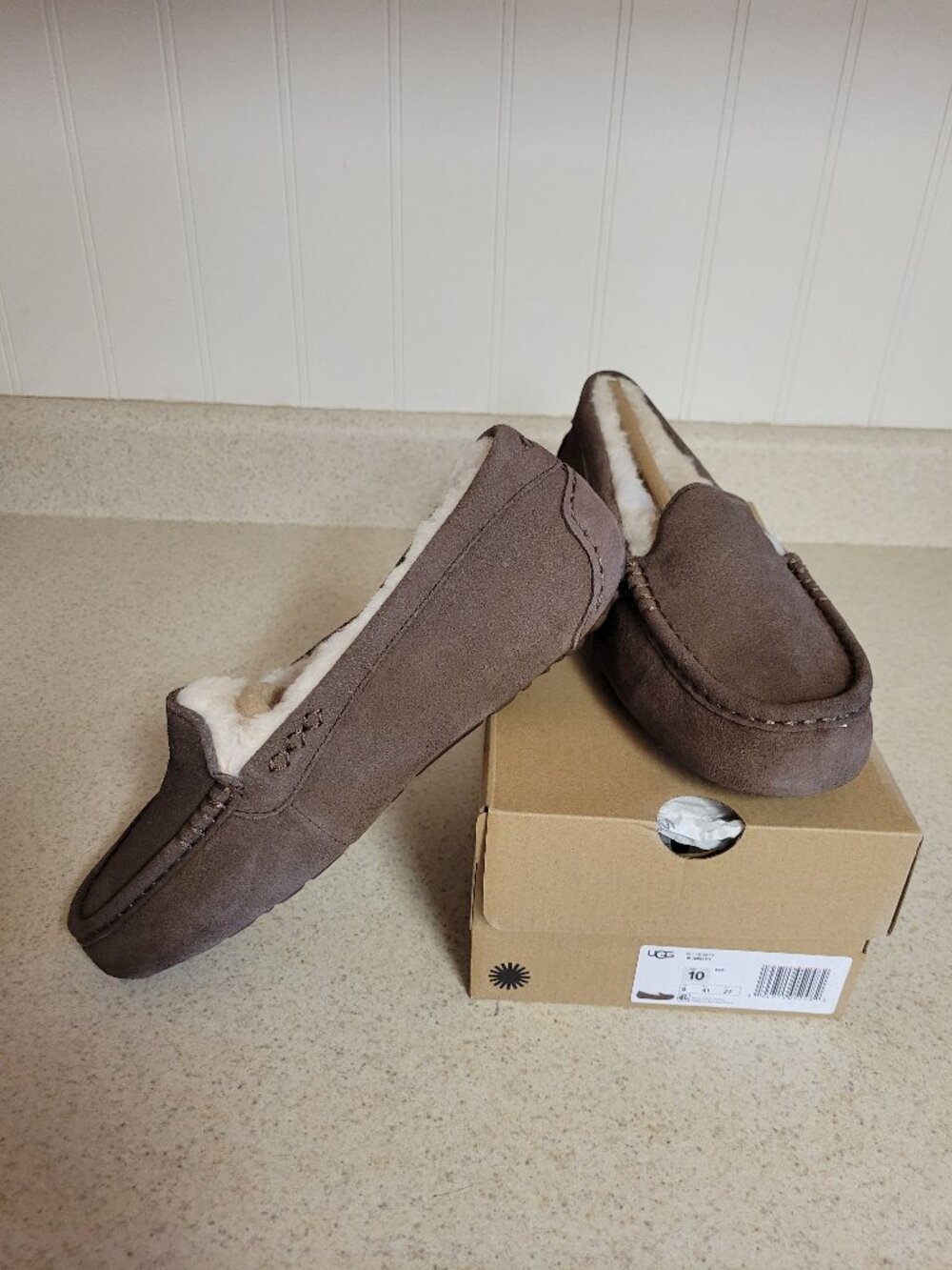 New With Tags UGG Women's Ansley Slippers Espresso Size 10